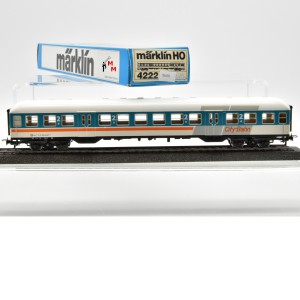 Märklin 4222 Nahverkehrswagen 2.Kl. der DB, Versuchslackierung, (70470)